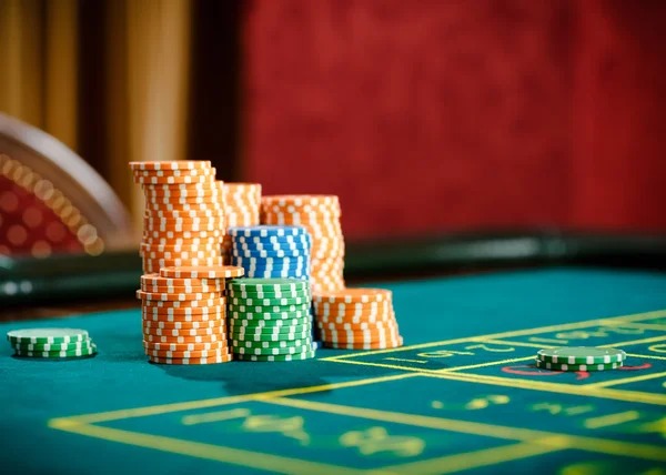 Antarmuka permainan Microgaming di platform steampowered dengan panel kontrol dan reel permainan